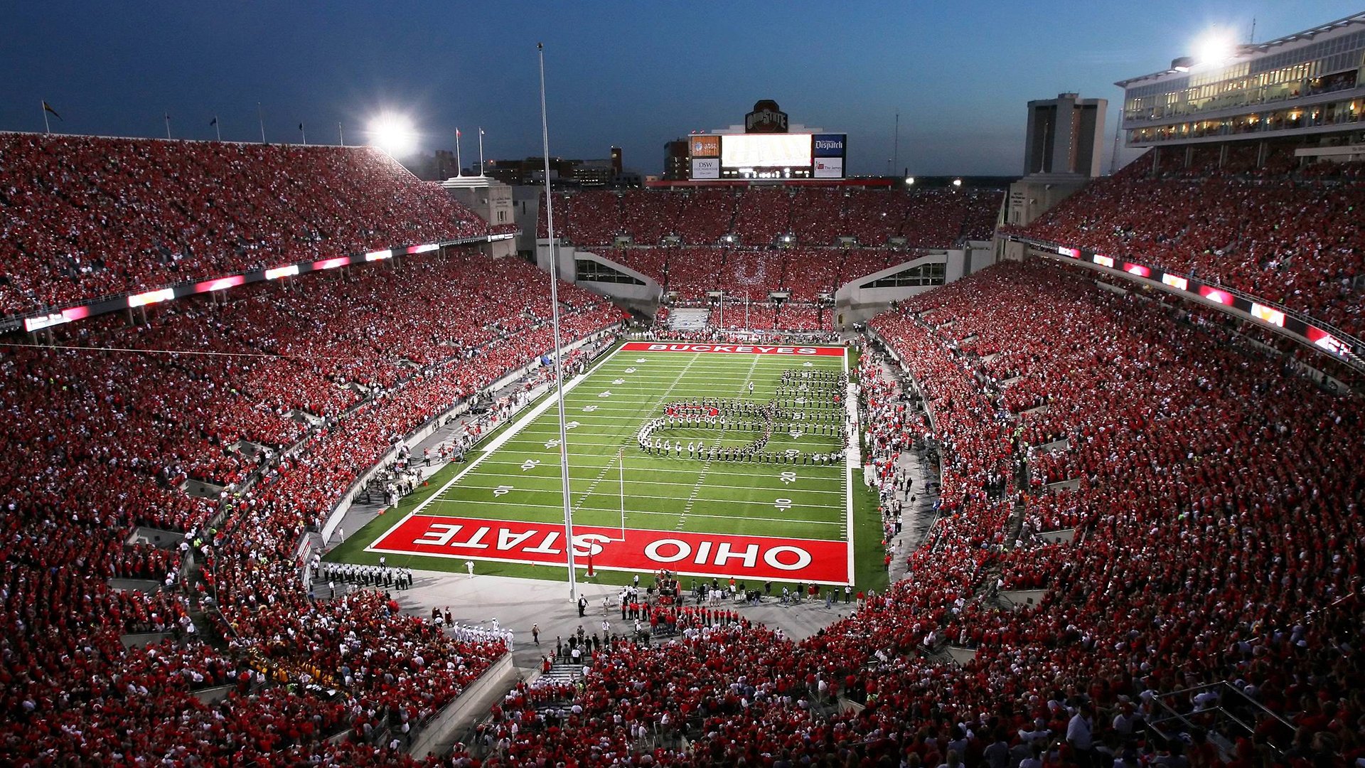 九游娱乐-英超激烈争夺，几支豪门角逐榜首宝座